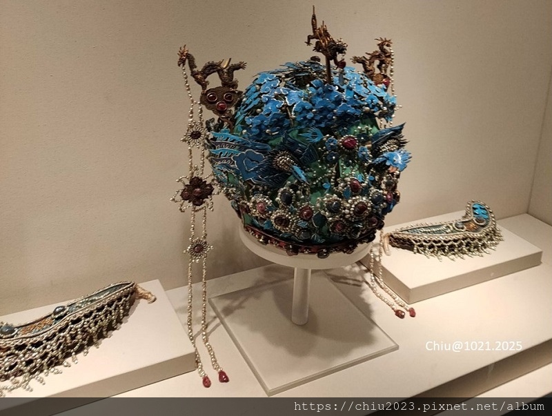 20251021-孝靖皇后三龍二鳳鳳冠01.JPG