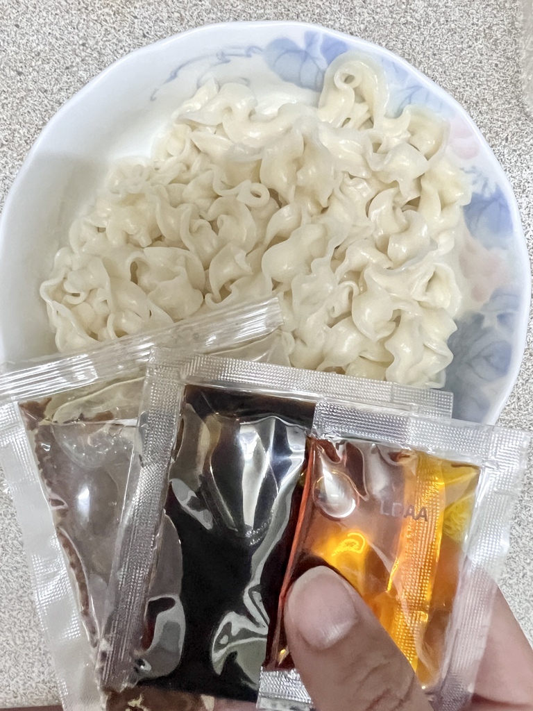 【漢來美食來拌麵/火鍋湯底】宅配美食推薦-來拌麵火鍋湯底開箱