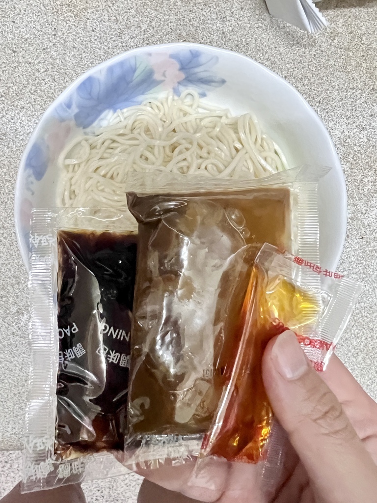 【漢來美食來拌麵/火鍋湯底】宅配美食推薦-來拌麵火鍋湯底開箱