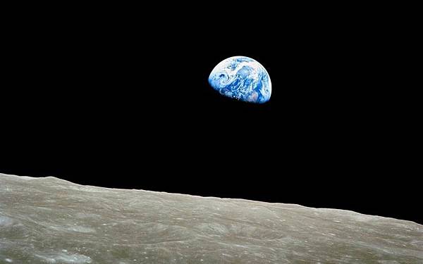 Apollo8_02.jpg