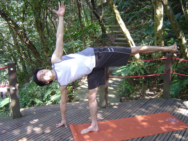 09-1.ardha chandrasana 半月式