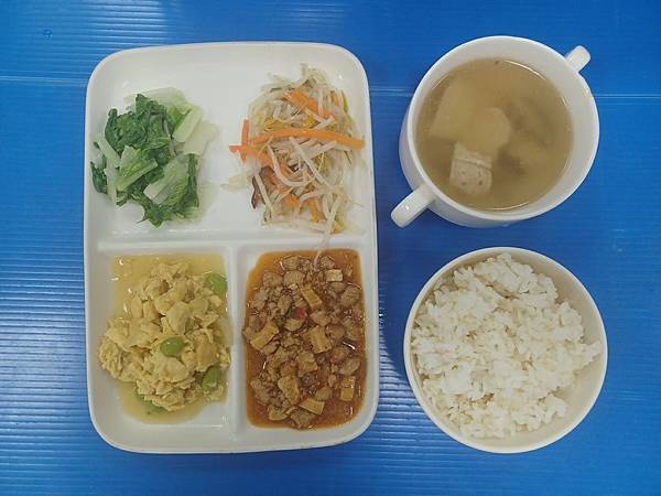 2025-12-01營養午餐照片