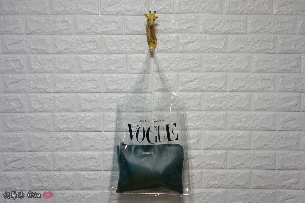 VOGUE 8月號PVC時尚透明手提袋 今年時尚單品必入手2.JPG