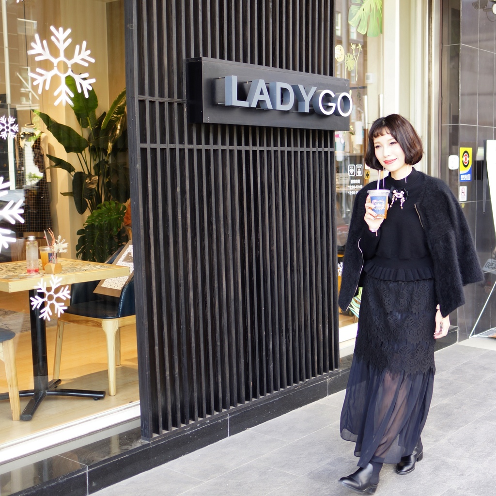 高雄服飾ｘ咖啡　姊妹淘的專屬更衣間！LADYGO Boutique x Coffee 平價服飾咖啡複合概念店４９.JPG