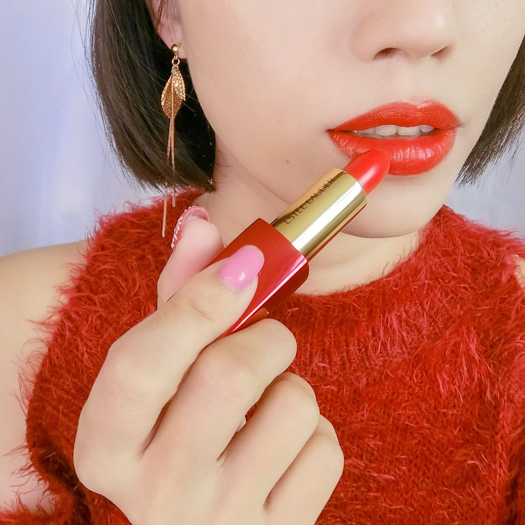 迎接2019火紅的新春豬年 ESTEE LAUDER 雅詩蘭黛 新春鴻運限定組 開啟鴻運好兆頭 全球限量發財紅限定唇膏18.jpg