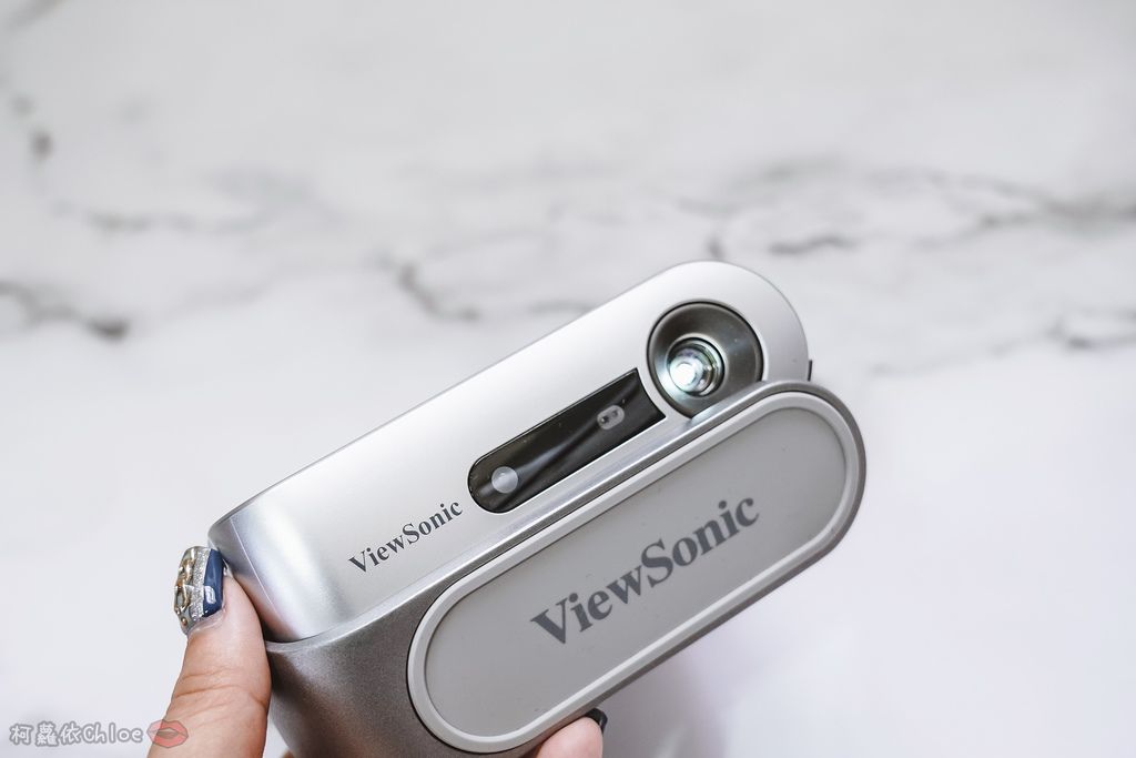 開箱 ViewSonic M1+ WVGA 360度無線巧攜投影機 迷你輕巧實用性超高！無線投影讓我追劇更享受！家庭娛樂、商務、露營適用８Ａ.jpg