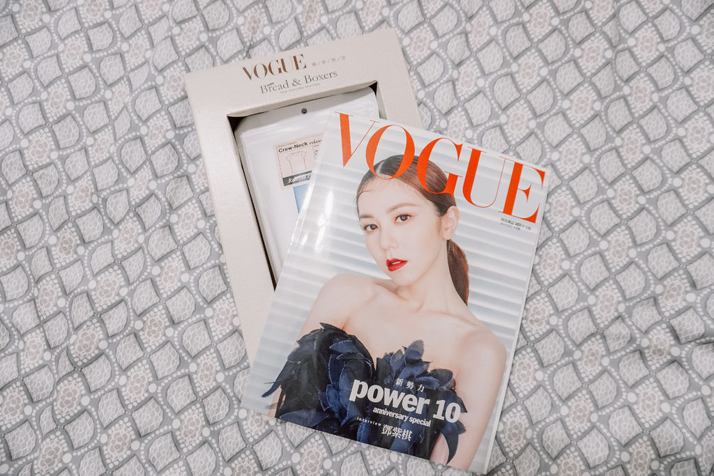 雜誌贈品 VOGUE 10月號2019 隨書附Bread %26; Boxers Crew-Neck relaxed有機棉女用不收邊T恤 小男孩藍1.jpeg