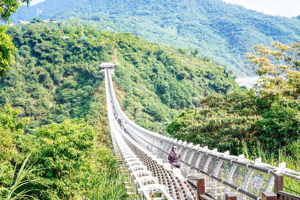 屏東一日遊｜台灣好行508屏北線這樣玩最對味！親子深度放電之旅 山川琉璃吊橋 手作琉璃珠DIY 三地門工藝村 六堆客家噴泉玩樂 客家檳榔扇彩繪DIY5.jpg