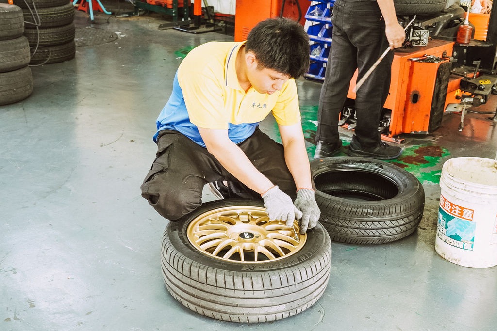 高雄汽車百貨 高階車避震器改裝 更換輪胎 汽車精品 免費行車安全檢查 一家消費 全台服務~車之輪-民權店18.jpg