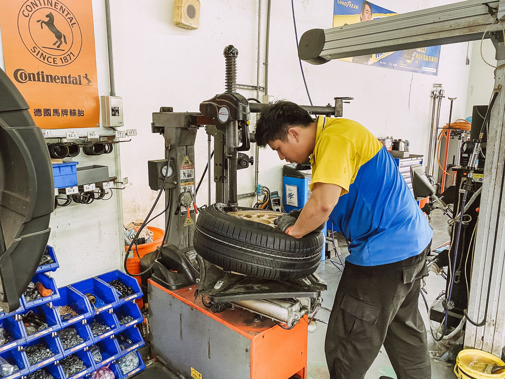 高雄汽車百貨 高階車避震器改裝 更換輪胎 汽車精品 免費行車安全檢查 一家消費 全台服務~車之輪-民權店21A.jpg