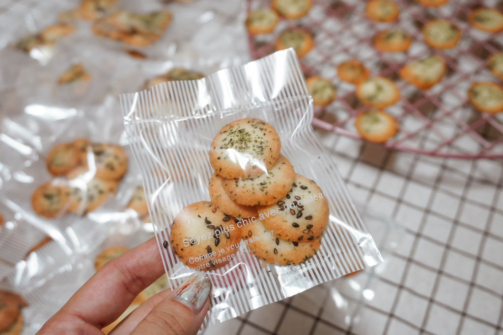 餅乾食譜 古早味海苔芝麻餅乾 零失敗一次成功 奶油香氣濃郁 脆口好吃2.JPG