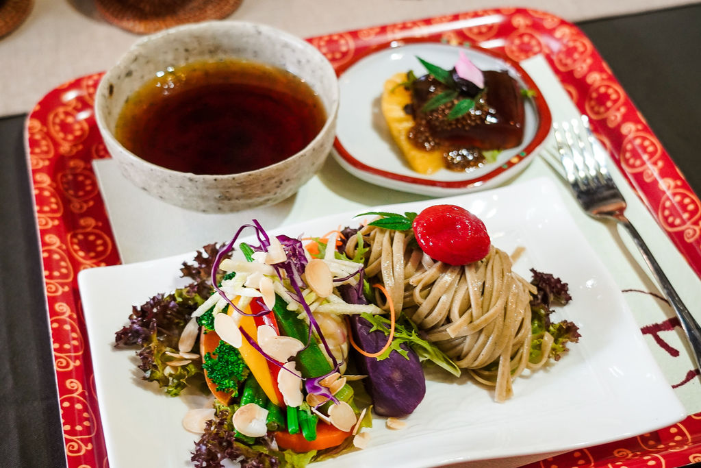 高雄旗山美食 六梅草堂 香食茶器禪風美學 無菜單料理餐廳 走進日式老屋體驗五感料理49.jpg