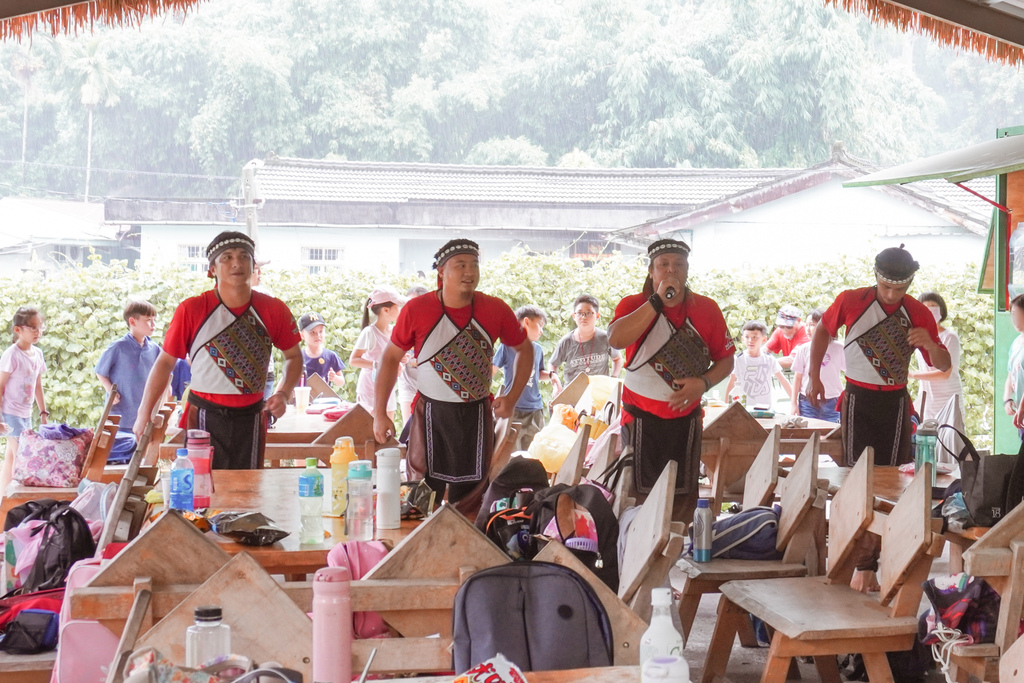 嘉義親子半日遊 阿里山逐鹿部落 嘉義小奈良 近距離餵食梅花鹿 鄒族部落藝術村32.jpg