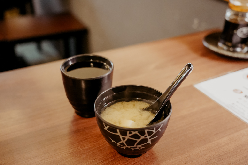 高雄丼飯推薦｜佐賀生魚片丼飯專門店 佐賀招牌海鮮丼必吃 新興區商業午餐 今天吃什麼APP7a.jpg