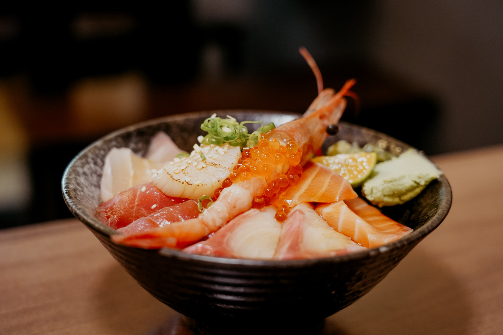 高雄丼飯推薦｜佐賀生魚片丼飯專門店 佐賀招牌海鮮丼必吃 新興區商業午餐 今天吃什麼APP17.jpg