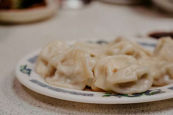 屏東 胡家牛肉麵店 勝利路上傳承近50年的老店 牛肉麵 酸辣湯必點15.jpg