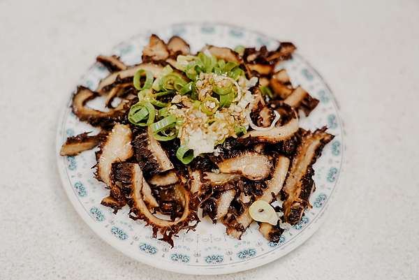 屏東 胡家牛肉麵店 勝利路上傳承近50年的老店 牛肉麵 酸辣湯必點25.jpg