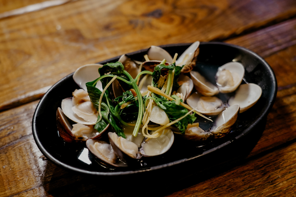 台南東區燒烤 浪兄浪弟 海鮮燒烤Bar 南洋海島環境氛圍 雞翅 骰子牛 美國生蠔必吃30.JPG