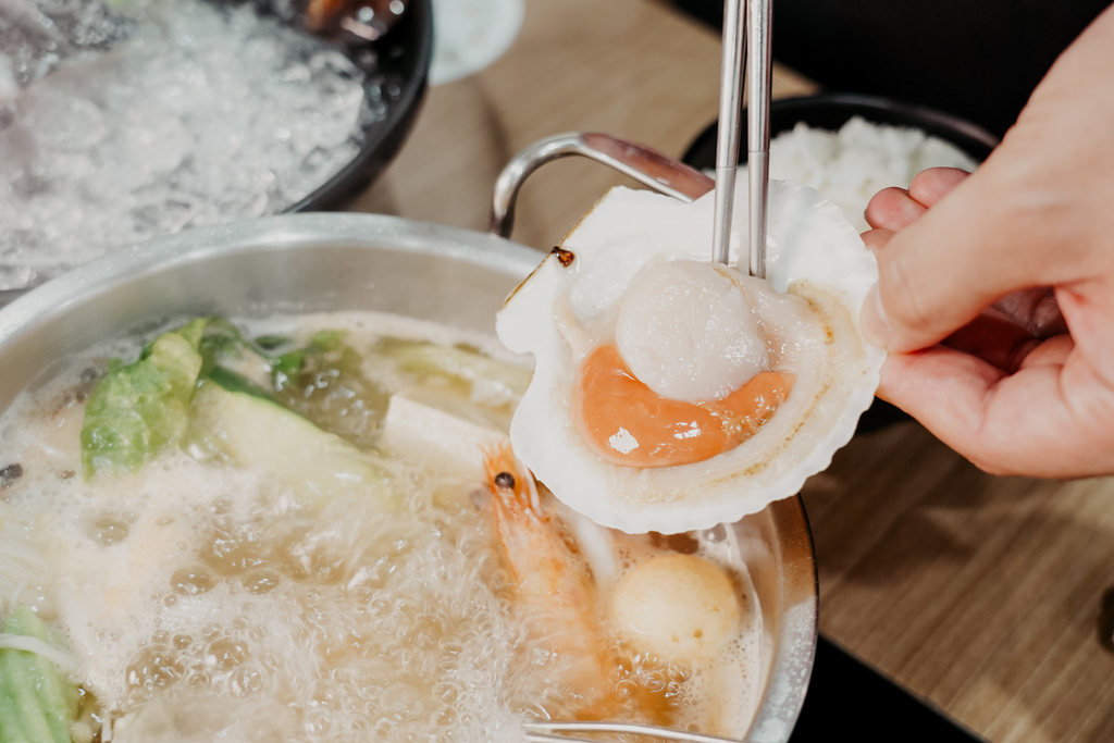 台南新市火鍋 真豪紀精饌鍋物 一人一鍋 湯底每日蔬菜豬骨現熬 冬季限定麻油松阪豬肉鍋 暖心又暖胃27.jpg