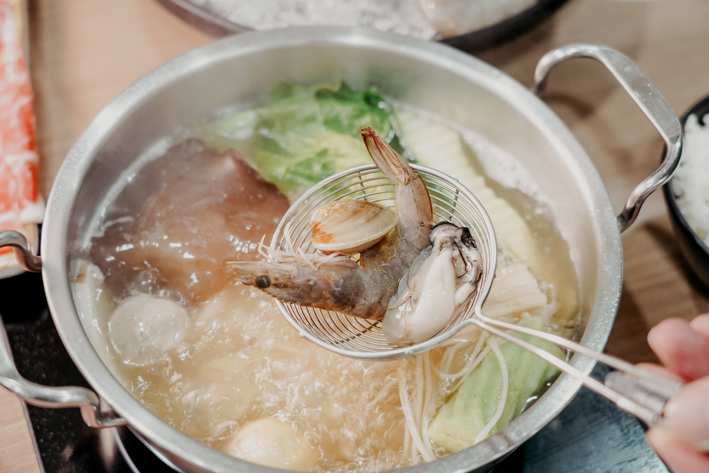 台南新市火鍋 真豪紀精饌鍋物 一人一鍋 湯底每日蔬菜豬骨現熬 冬季限定麻油松阪豬肉鍋 暖心又暖胃30.jpg