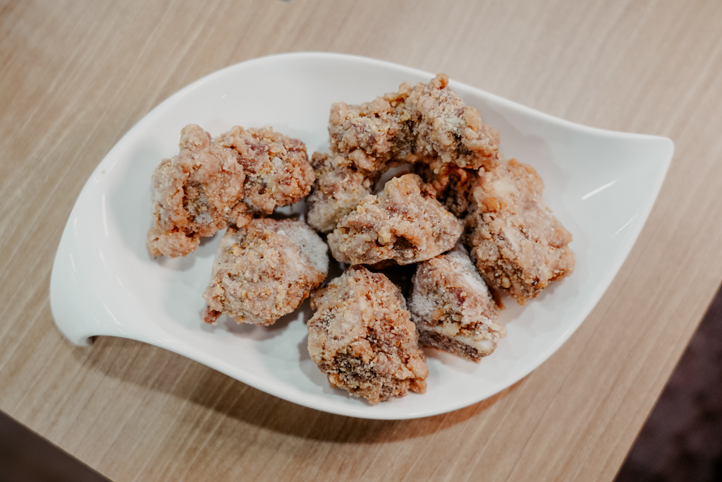 台南新市火鍋 真豪紀精饌鍋物 一人一鍋 湯底每日蔬菜豬骨現熬 冬季限定麻油松阪豬肉鍋 暖心又暖胃41.jpg