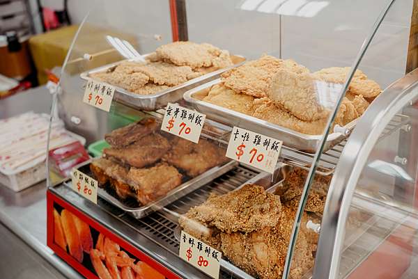 高雄便當店 豐味排骨飯 菜色豐富不油膩 有媽媽的味道 百元內平價便當 可外帶內用外送10.JPG 高雄便當店 豐味排骨飯 菜色豐富不油膩 有媽媽的味道 百元內平價便當 可外帶內用外送10.JPG