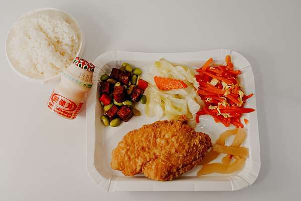高雄便當店 豐味排骨飯 菜色豐富不油膩 有媽媽的味道 百元內平價便當 可外帶內用外送26.jpg 高雄便當店 豐味排骨飯 菜色豐富不油膩 有媽媽的味道 百元內平價便當 可外帶內用外送26.jpg