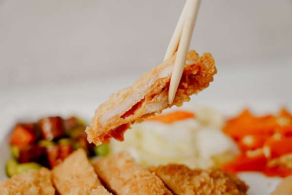 高雄便當店 豐味排骨飯 菜色豐富不油膩 有媽媽的味道 百元內平價便當 可外帶內用外送30.JPG 高雄便當店 豐味排骨飯 菜色豐富不油膩 有媽媽的味道 百元內平價便當 可外帶內用外送30.JPG
