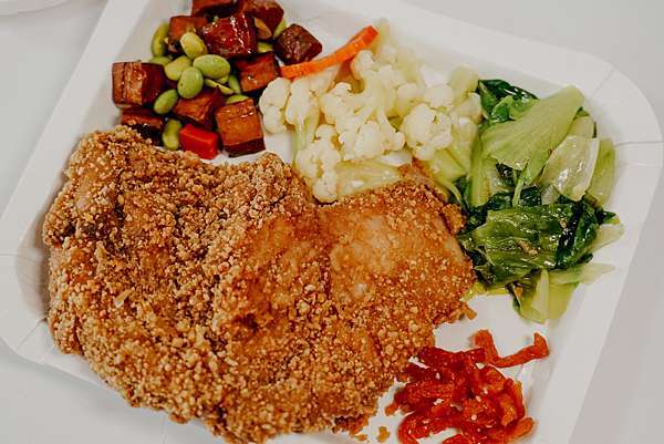 高雄便當店 豐味排骨飯 菜色豐富不油膩 有媽媽的味道 百元內平價便當 可外帶內用外送32.jpg 高雄便當店 豐味排骨飯 菜色豐富不油膩 有媽媽的味道 百元內平價便當 可外帶內用外送32.jpg