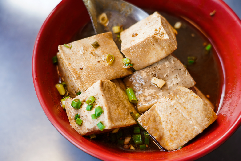 台南中西區美食 張家涼麵 近一甲子的傳承好味道 什錦涼麵有皮蛋好特別 台南美術二館對面37.JPG