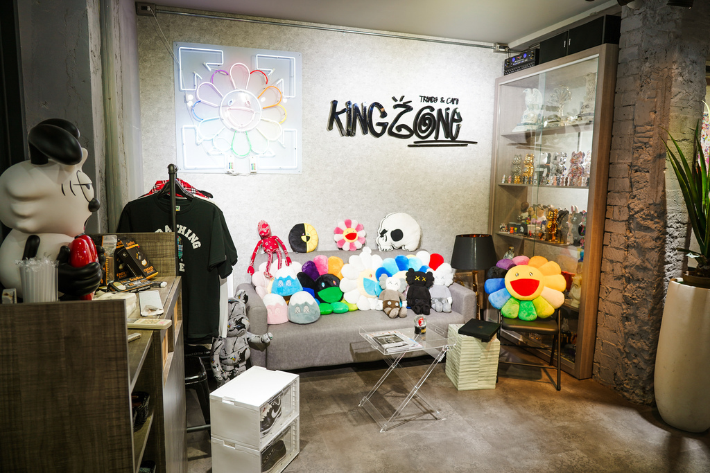 台南東區最潮咖啡廳 KingZone cafe 好拍又可放鬆的潮流複合店 傳說中的至尊牛肉麵必吃 隱身在成大附近22巷內8 (2).jpg