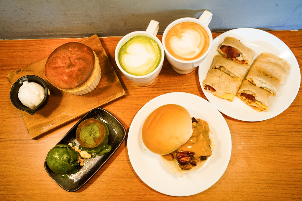 台南東區 Lazy Day Cafe LD 自家咖啡 手工甜點烘焙 早餐漢堡蛋餅 還有療癒貓咪陪伴19.jpg