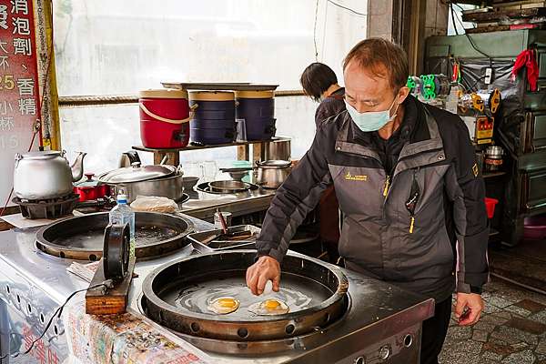 台南永康 五星級豆漿早餐店 在地20年傳統早餐店 店家自製割包 燒餅必吃10.jpg