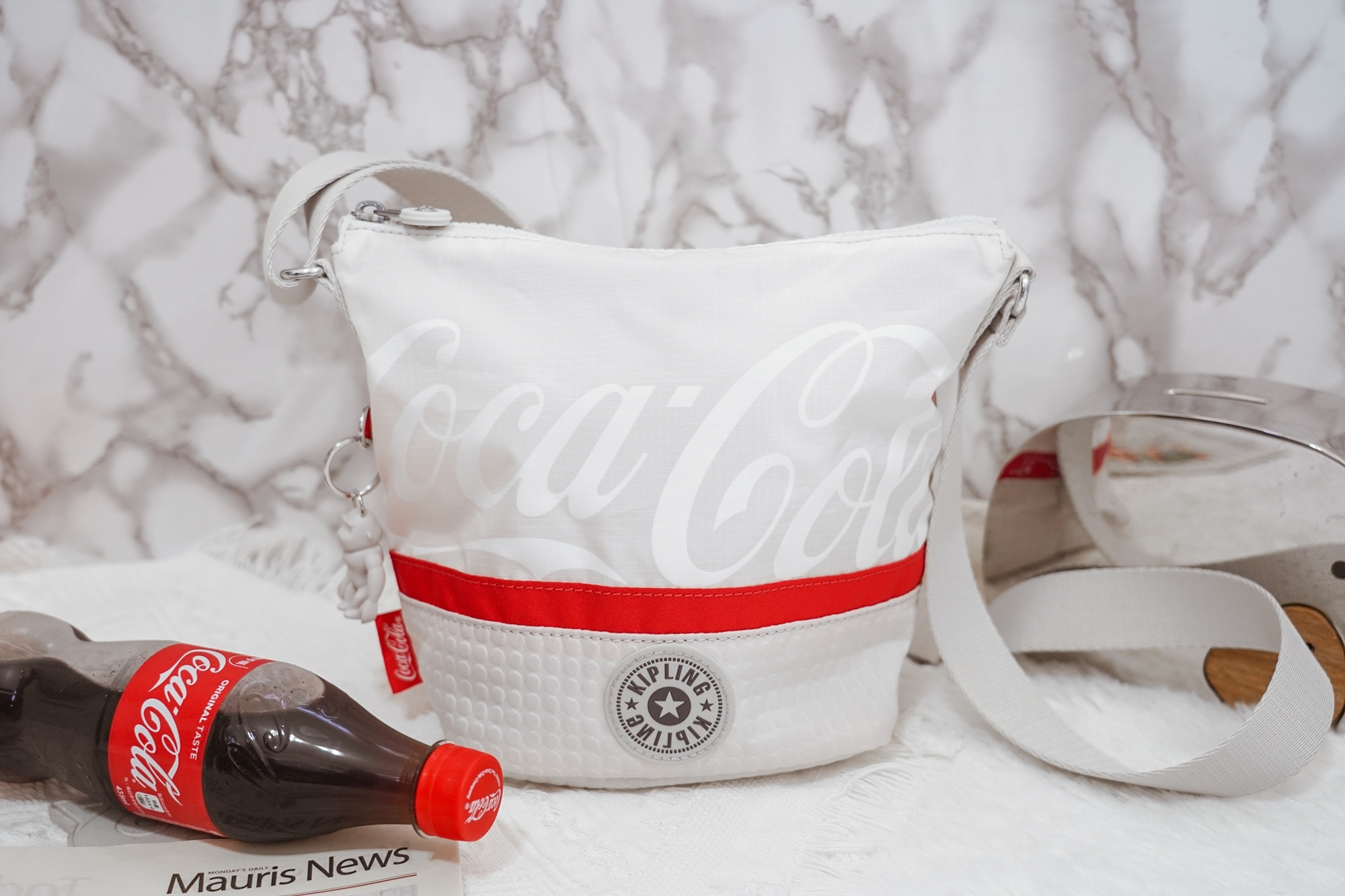 Kipling  Coca-Cola 聯名款 百搭包款 2021走春潮流單品推薦2.jpg