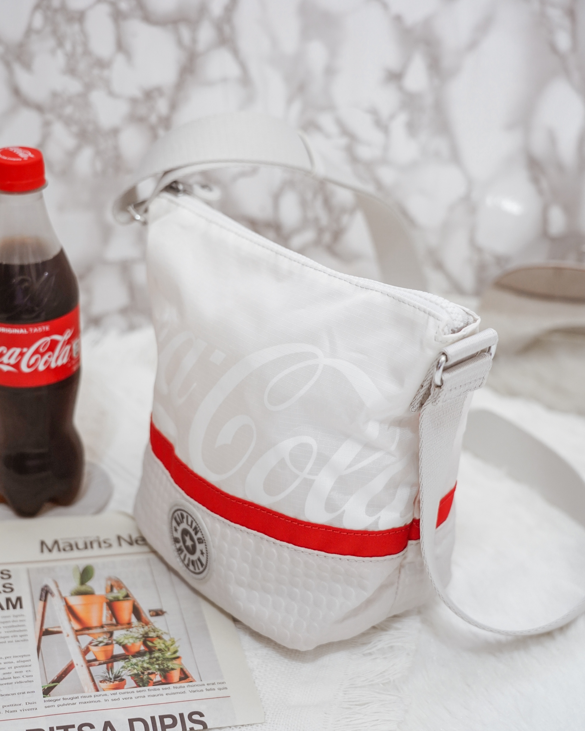 Kipling  Coca-Cola 聯名款 百搭包款 2021走春潮流單品推薦4.jpg