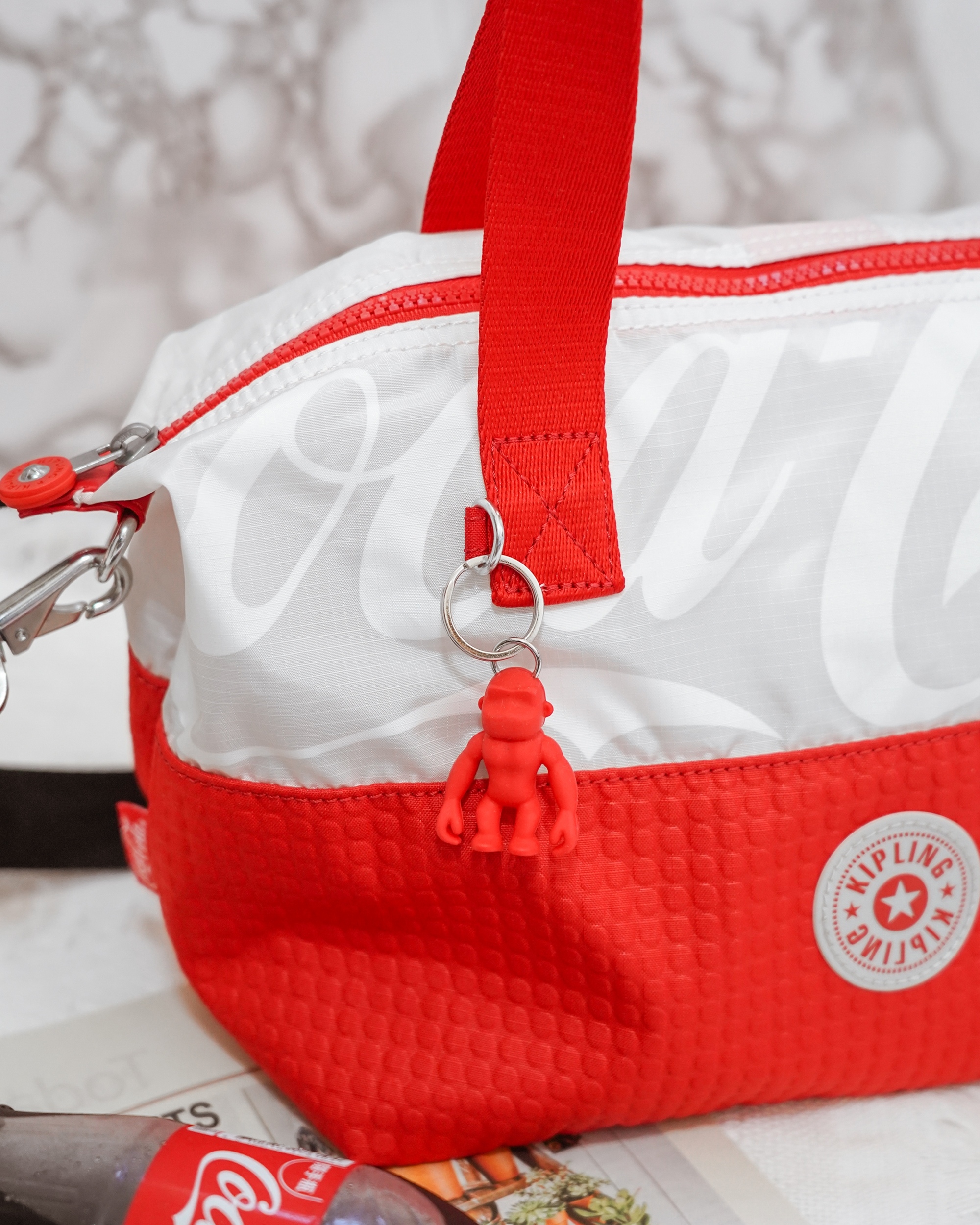 Kipling  Coca-Cola 聯名款 百搭包款 2021走春潮流單品推薦20.jpg