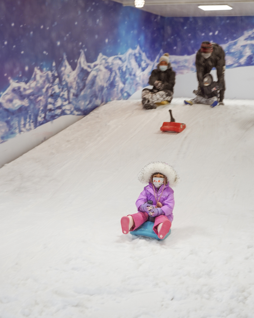 高雄飄雪樂園 不出國也能玩雪 體驗零下三度雪花從天而降 偽出國親子行程28.JPG