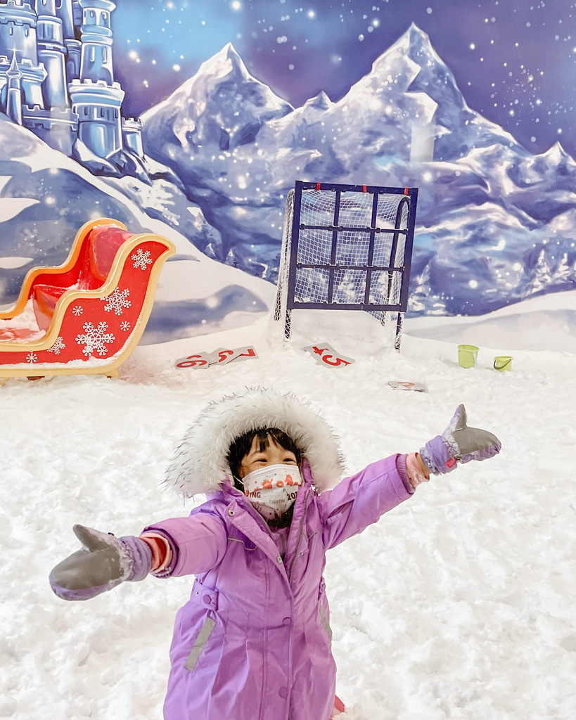 高雄飄雪樂園 不出國也能玩雪 體驗零下三度雪花從天而降 偽出國親子行程40.JPG