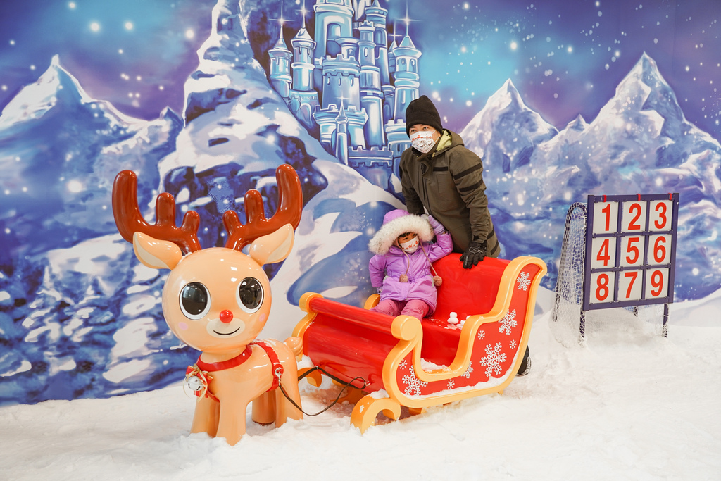 高雄飄雪樂園 不出國也能玩雪 體驗零下三度雪花從天而降 偽出國親子行程39.JPG