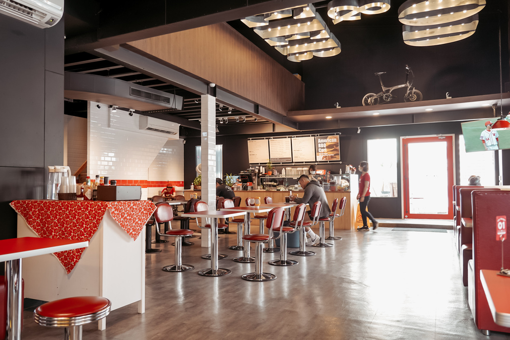 台南中西区美食 ABC BURGER 美式复古汉堡店 手拍汉堡肉 双层花生酱牛肉堡必吃3.JPG