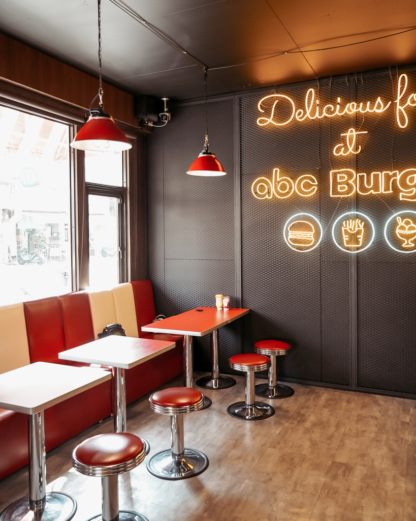 台南中西区美食 ABC BURGER 美式复古汉堡店 手拍汉堡肉 双层花生酱牛肉堡必吃4.JPG