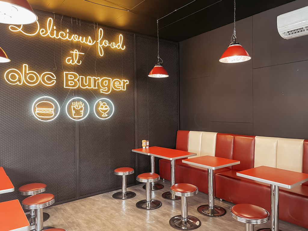台南中西区美食 ABC BURGER 美式复古汉堡店 手拍汉堡肉 双层花生酱牛肉堡必吃5.JPG