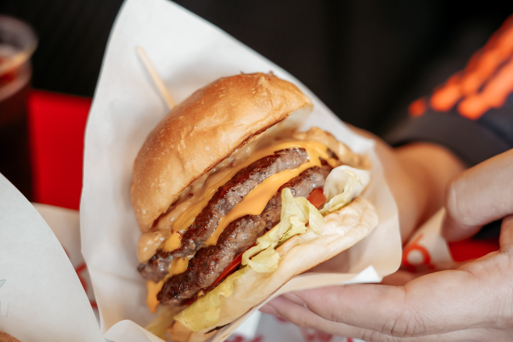 台南中西區美食 ABC BURGER 美式復古漢堡店 手拍漢堡肉 雙層花生醬牛肉堡必吃13.JPG