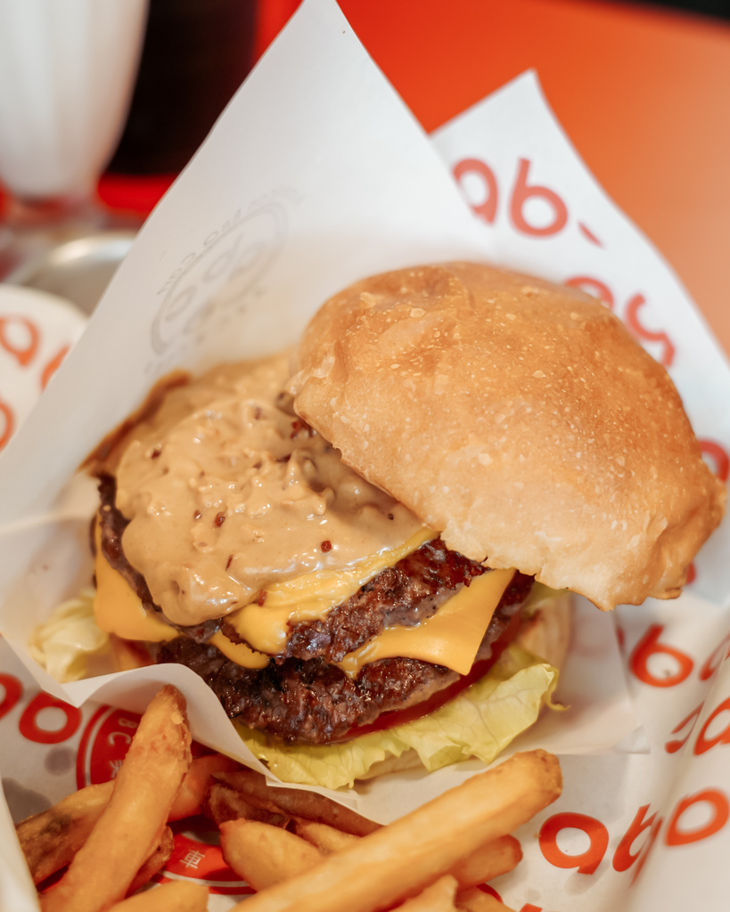 台南中西区美食 ABC BURGER 美式复古汉堡店 手拍汉堡肉 双层花生酱牛肉堡必吃15.JPG