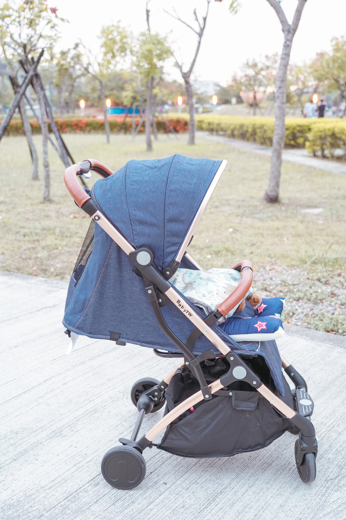 高CP值嬰兒推車推薦 BabyTW歐式秒收輕巧嬰兒手推車 快速折疊好收納2.jpg