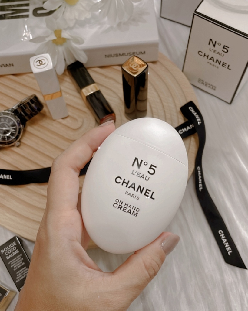 CHANEL 香奈兒N°5 L%5CEAU清新晨露清新晨露玉手霜 隨時散發迷人香氛3.jpg