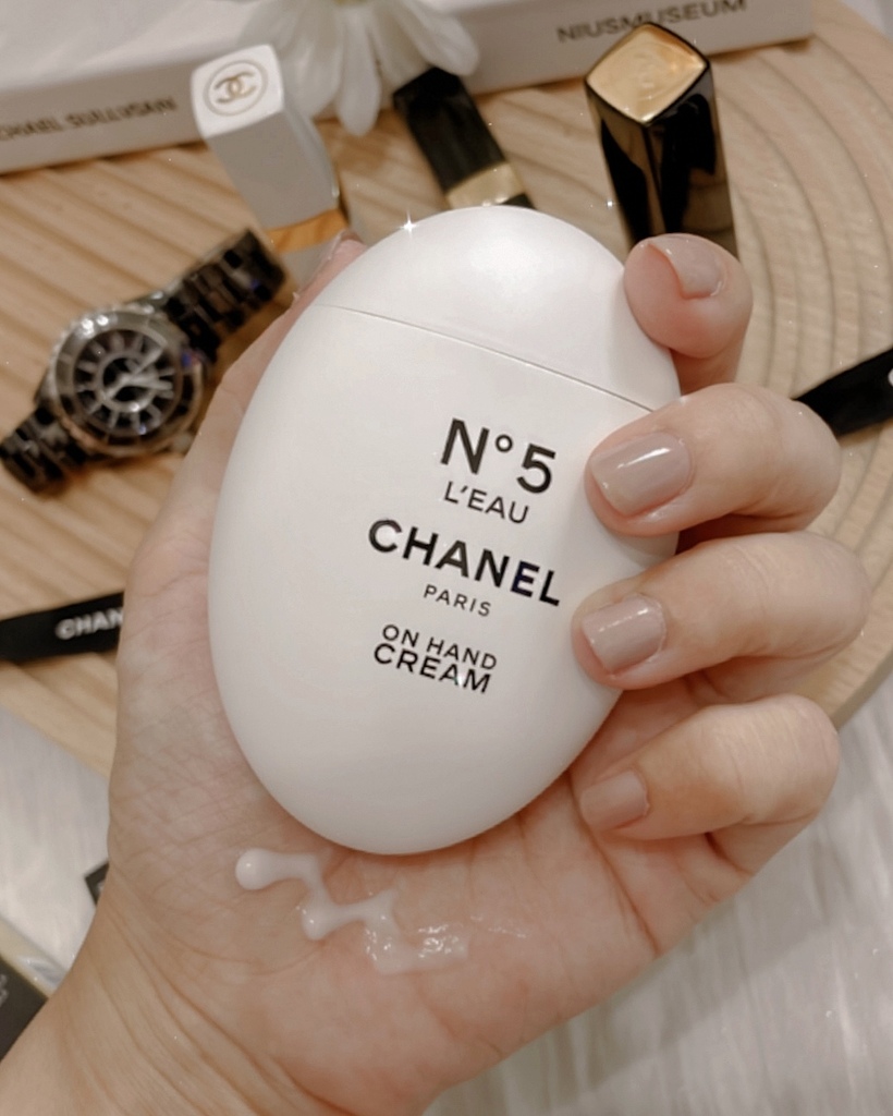 CHANEL 香奈兒N°5 L%5CEAU清新晨露清新晨露玉手霜 隨時散發迷人香氛5.jpg