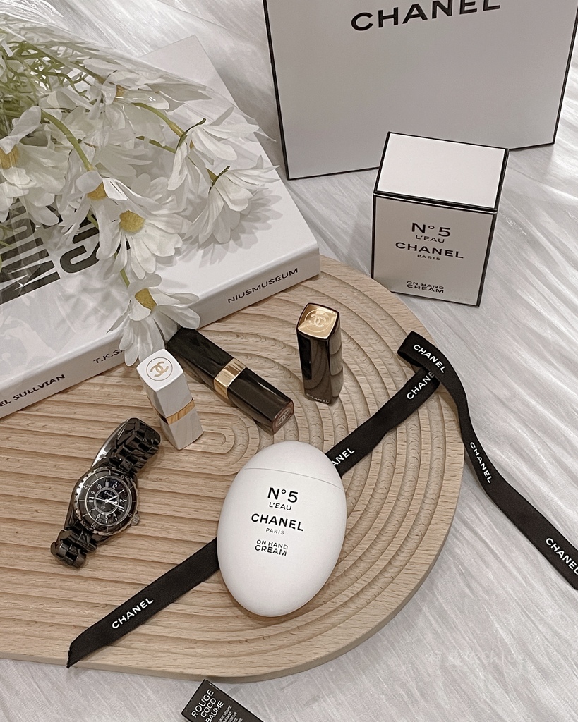 CHANEL 香奈兒N°5 L%5CEAU清新晨露清新晨露玉手霜 隨時散發迷人香氛12.jpg