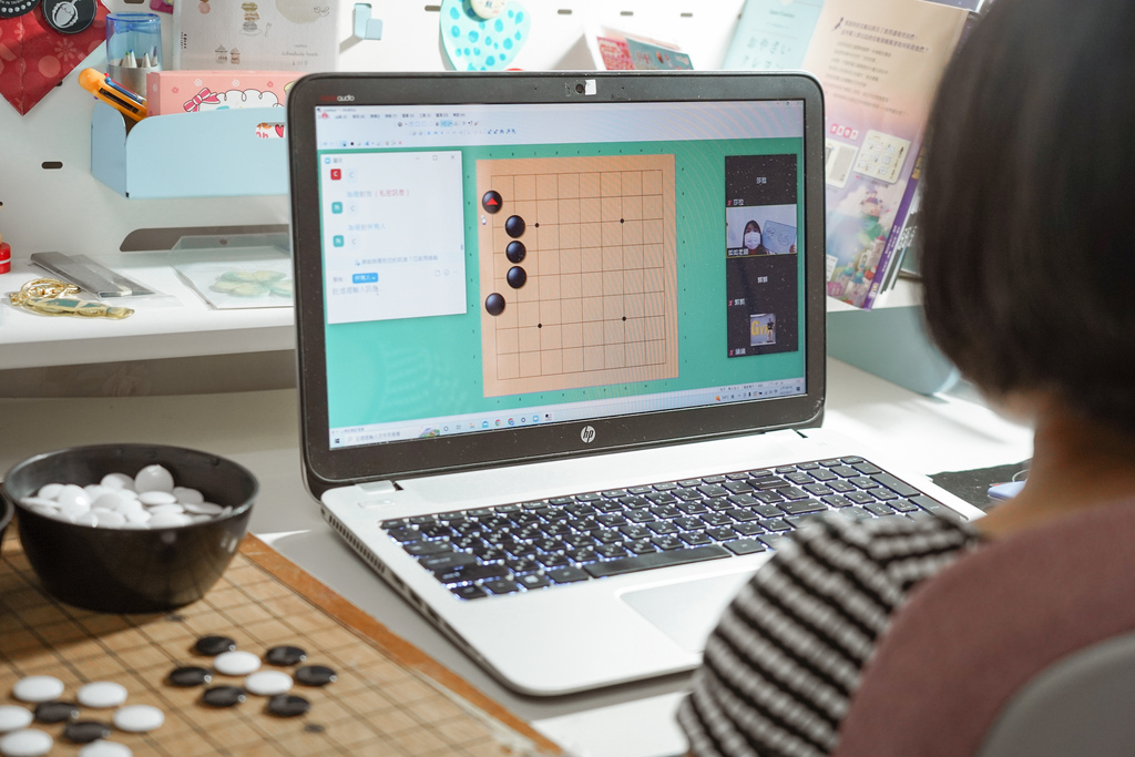 黑嘉嘉圍棋教室  專為小朋友打造的圍棋線上課程 培養專注有耐心的人格特質16.jpg