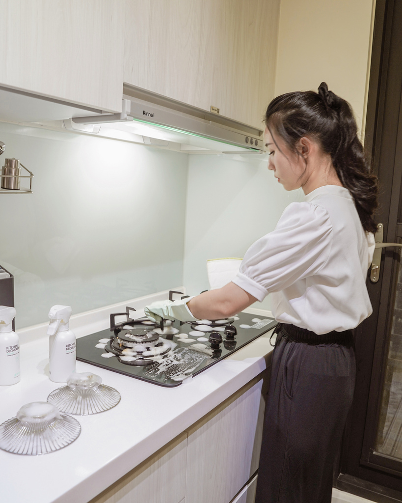 潔淨學廚房去油慕斯 輕鬆刷洗油汙不費力 瓦斯爐 抽油煙機 氣炸鍋清潔好乾淨5.JPG